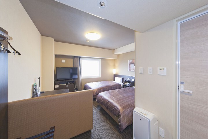 Room 6 of 37
