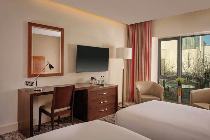 Room 34 of 142