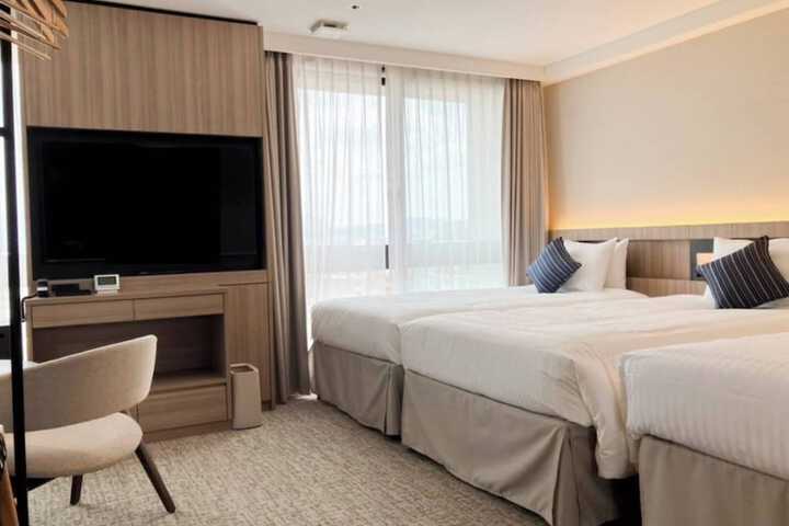 Room 8 of 50