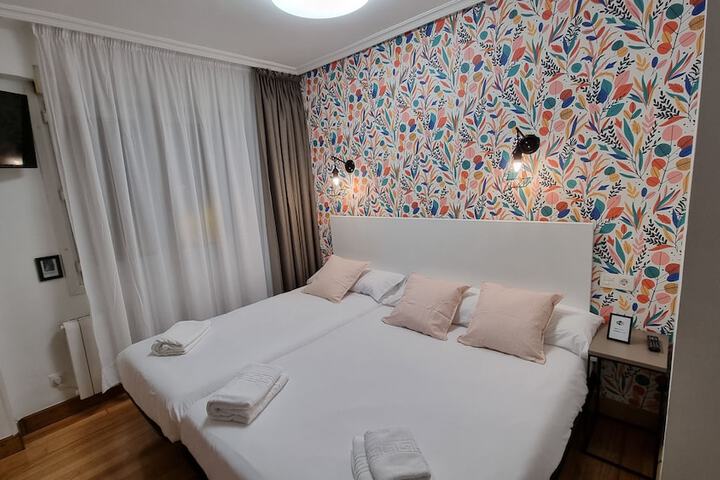 Room 10 of 13