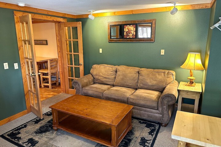 Room 5 of 10