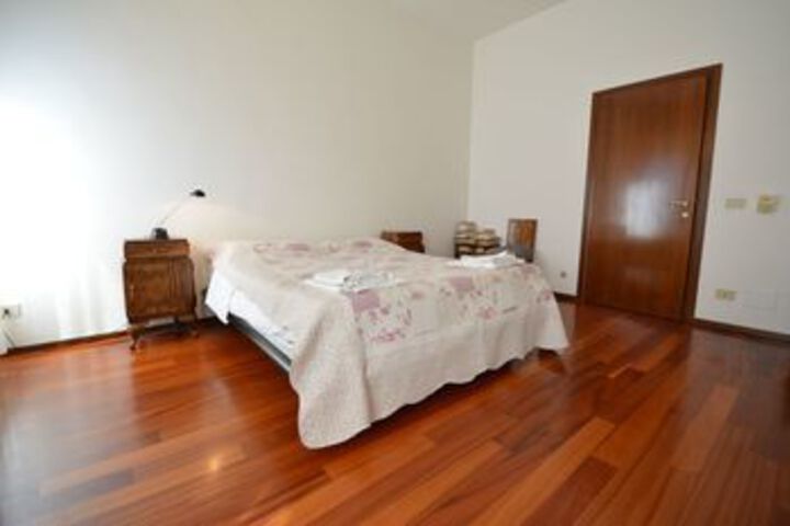 Room 15 of 23