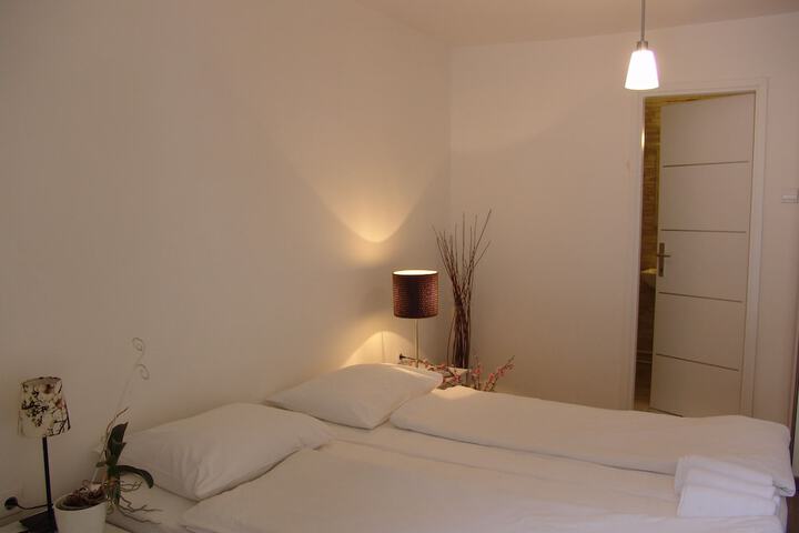 Room 33 of 62