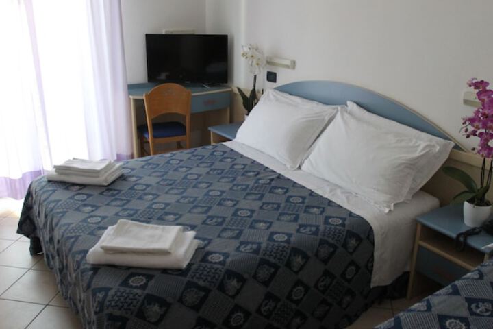 Room 8 of 108