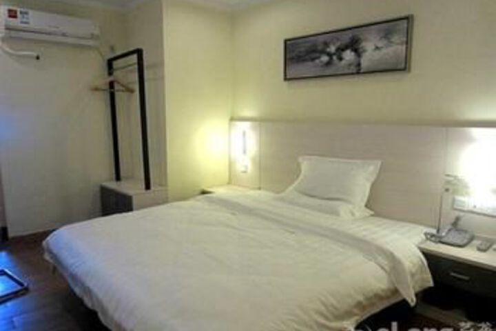 Room 10 of 34