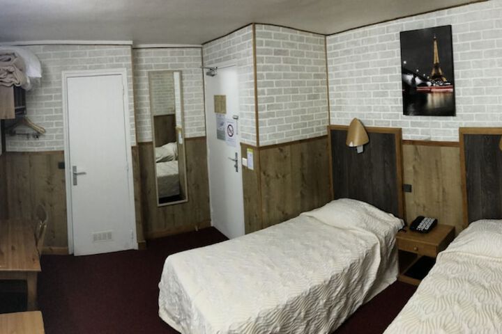 Room 21 of 34