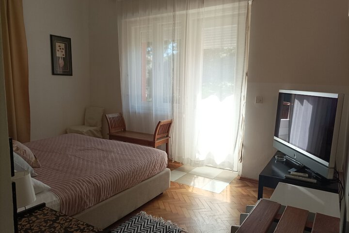 Room 6 of 31