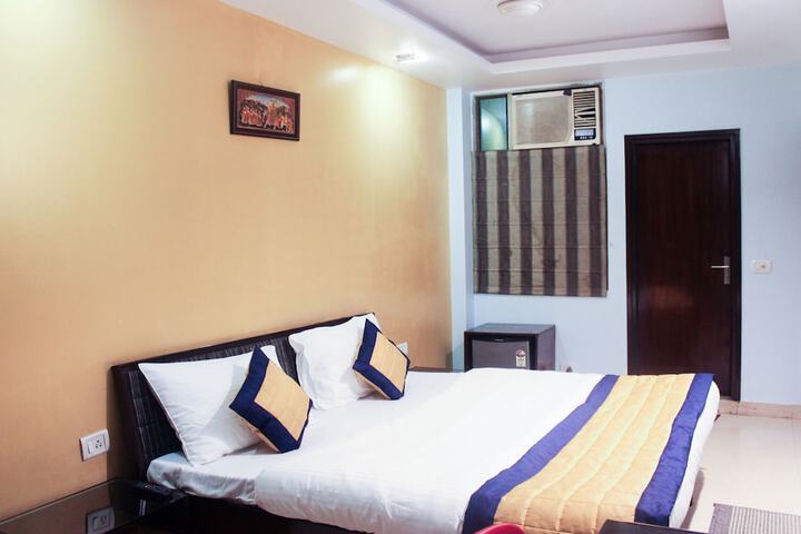 Room 16 of 36