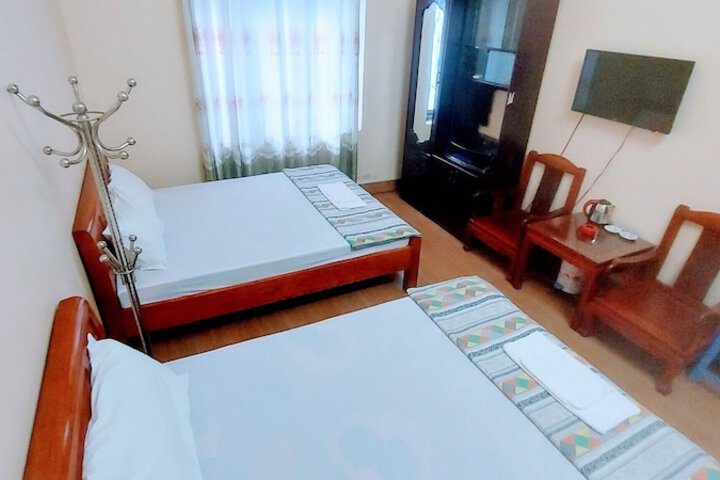 Room 5 of 16
