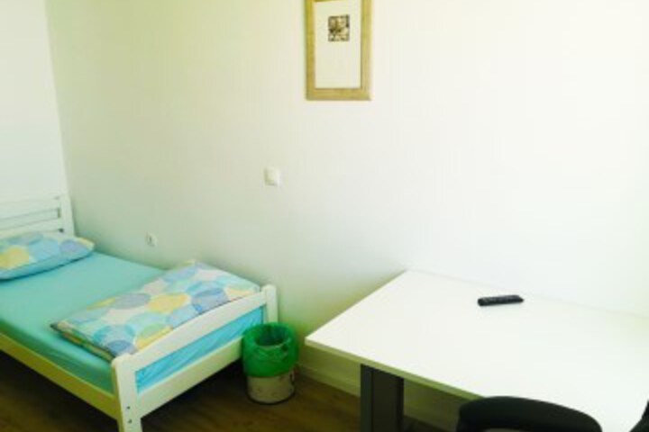 Room 4 of 48
