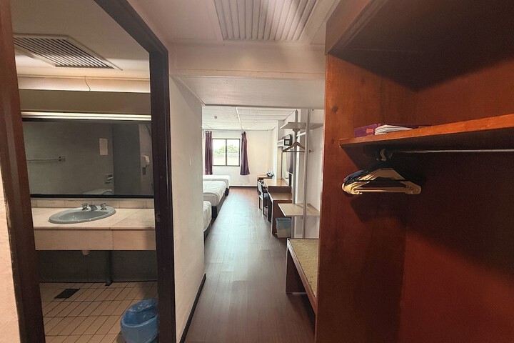 Room 47 of 86