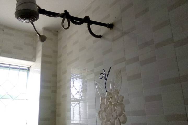 Room 6 of 17