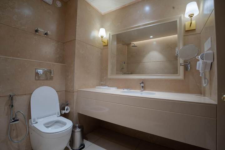 Room 15 of 34