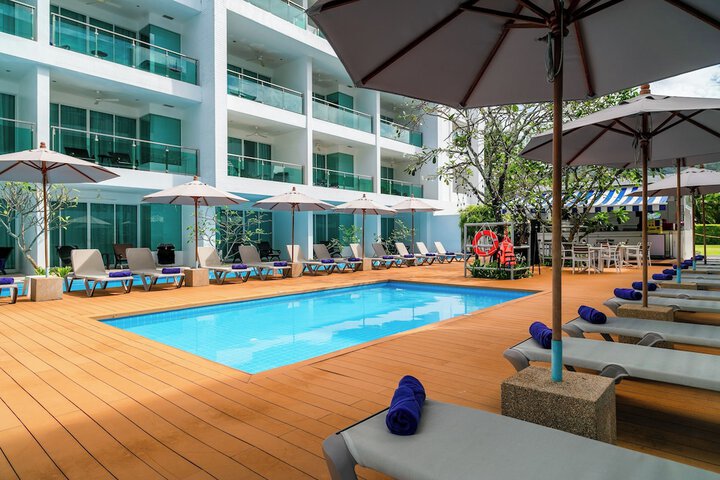 Sundeck 67 of 86