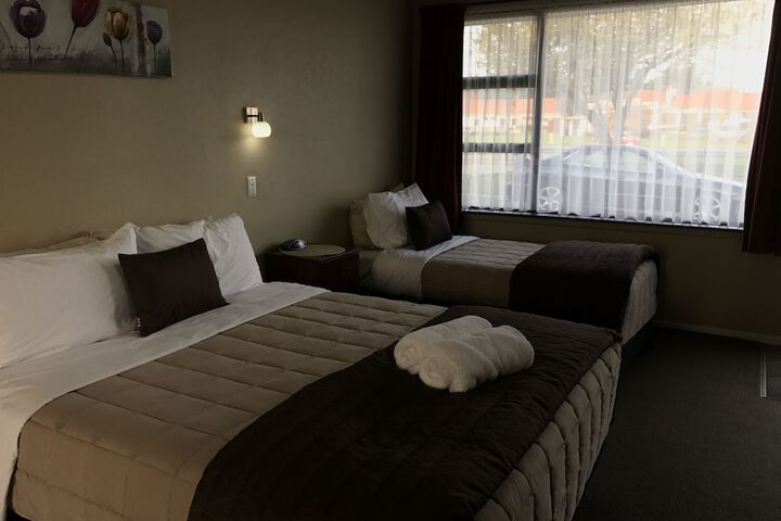 Room 10 of 100