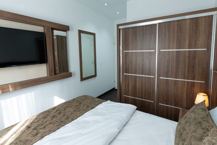 Room 10 of 46