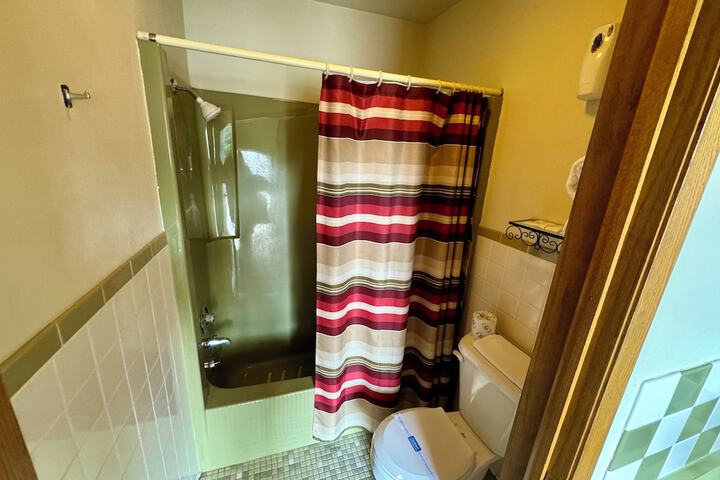Room 75 of 102