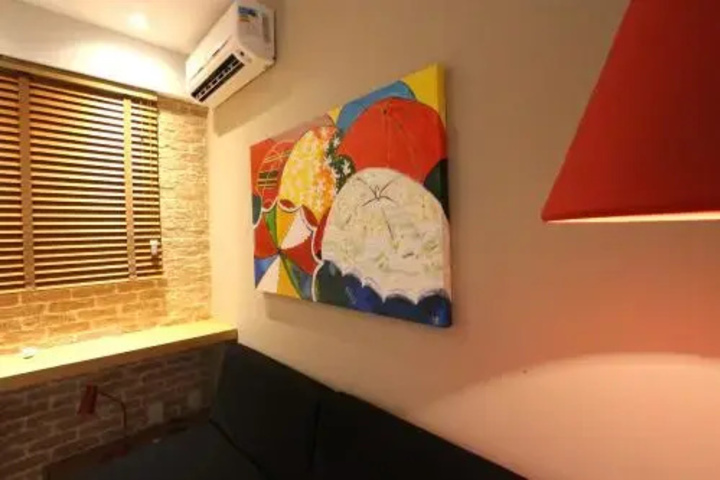 Room 5 of 12