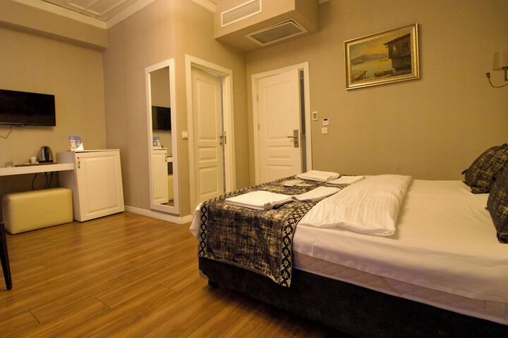 Room 16 of 36