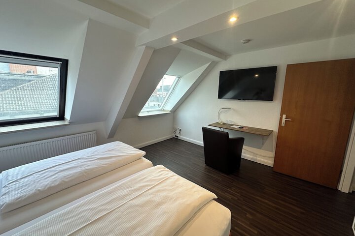 Room 12 of 20
