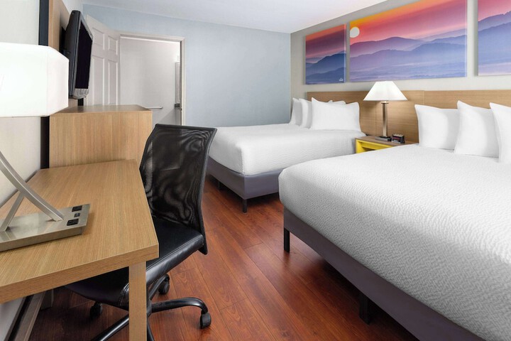 2 Double Beds (10 of 11)