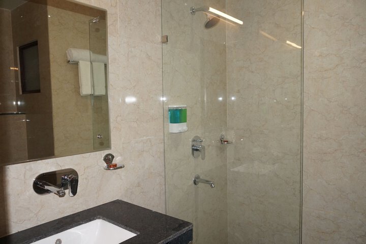 Room 15 of 27