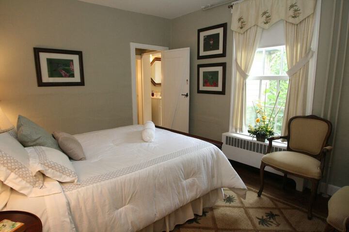Room 6 of 11