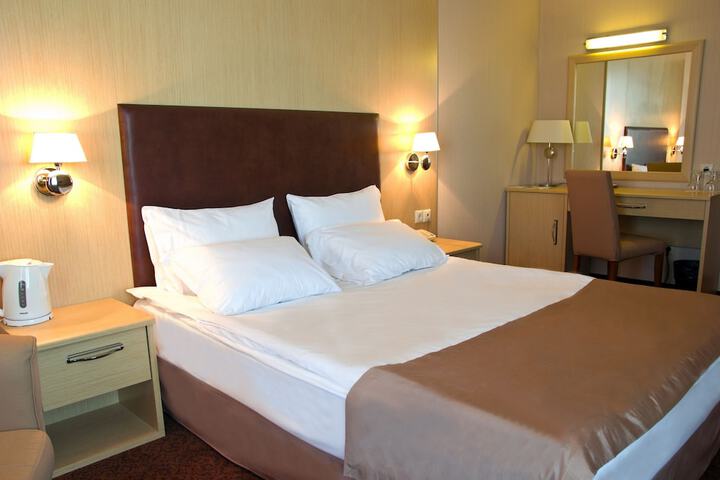 Room 14 of 65