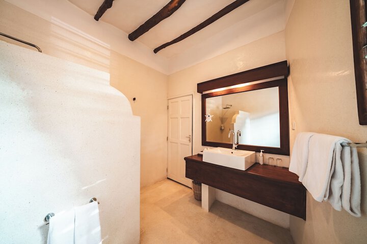 Room 52 of 136