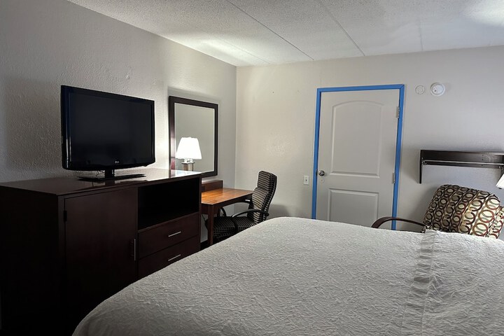 ADA Accessible Superior King (3 of 17)