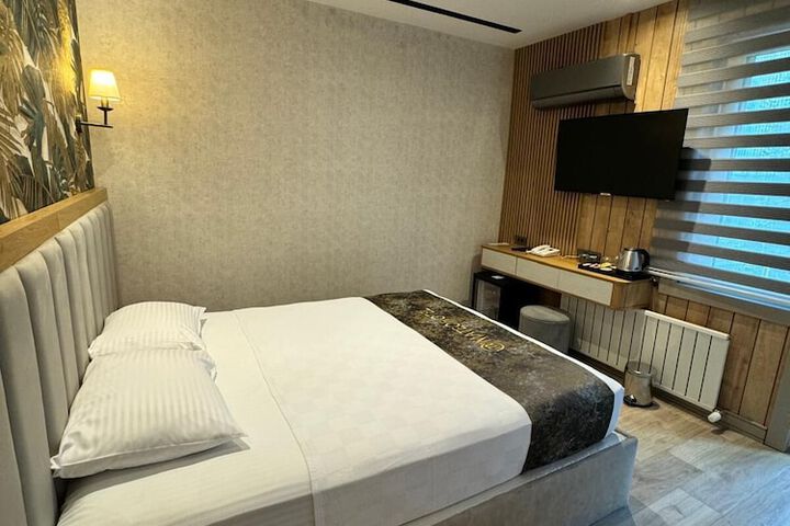 Room 17 of 36