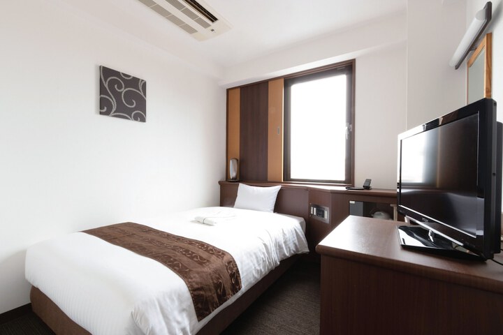 Room 13 of 33