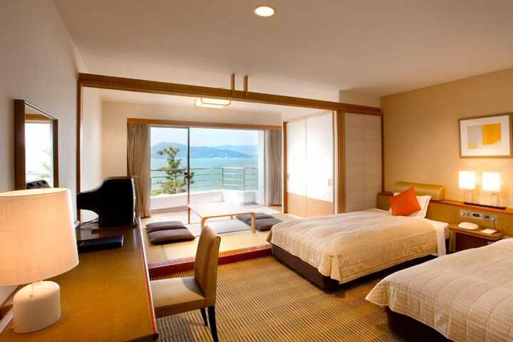 Room 2 of 22