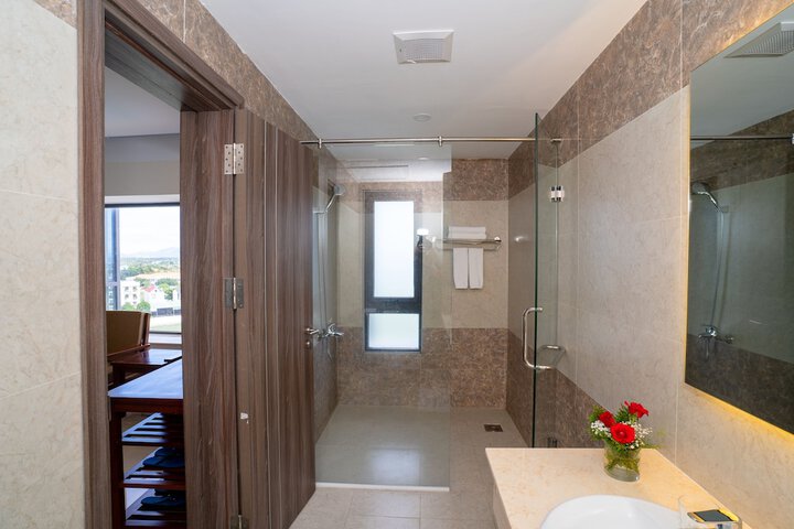 Room 48 of 80