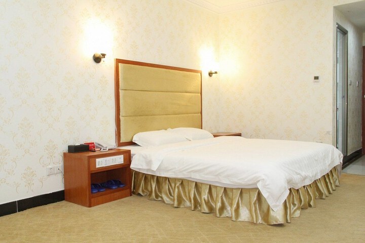 Room 3 of 12