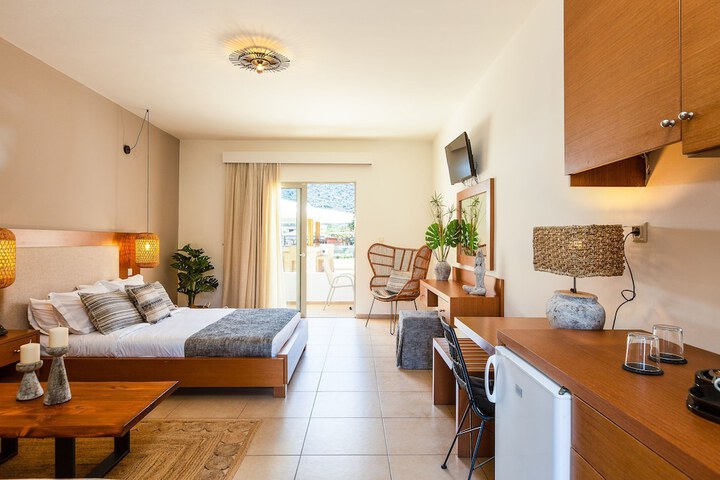 Room 14 of 102