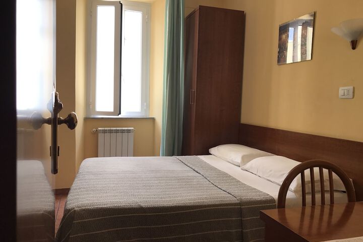 Room 8 of 28