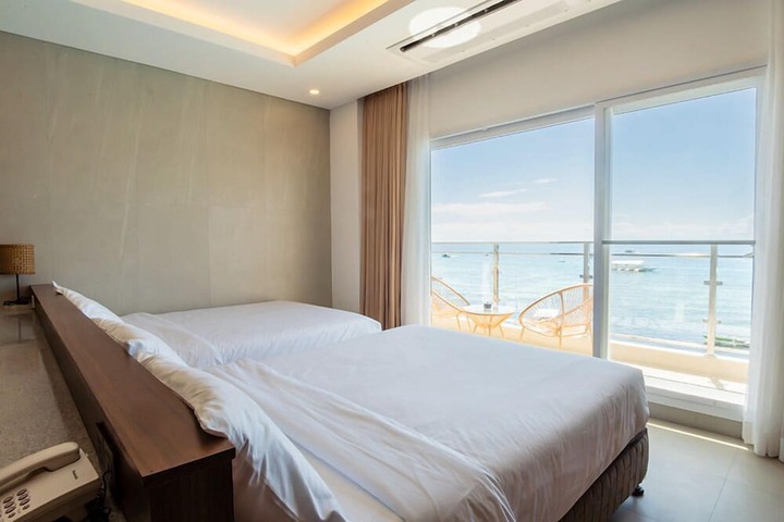 Room 2 of 7
