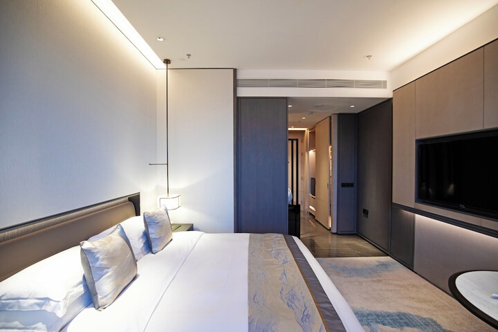 Room 12 of 101