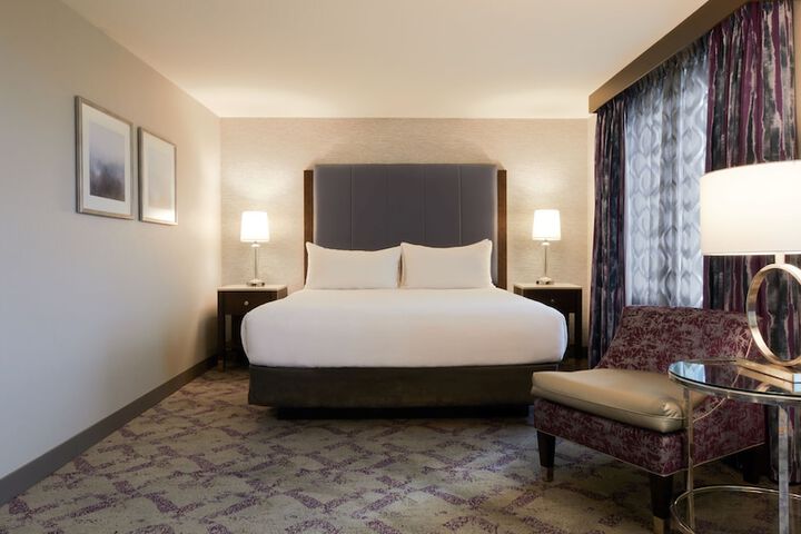 Deluxe Room 1 King (21 of 30)
