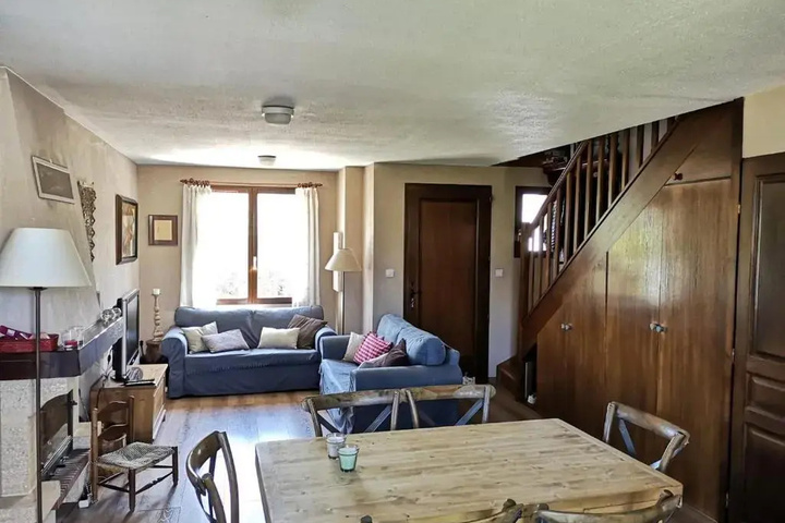 Room 2 of 11