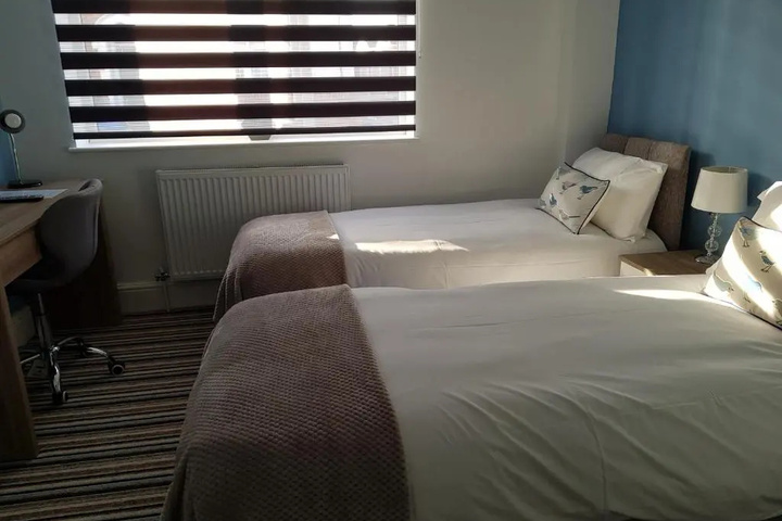 Room 6 of 14