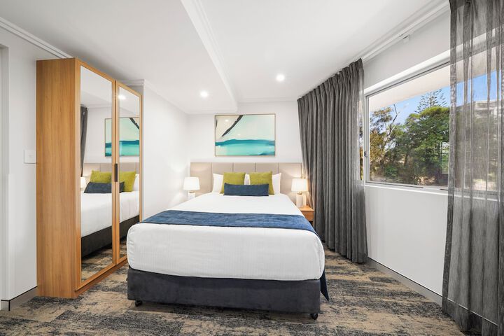 Room 32 of 76