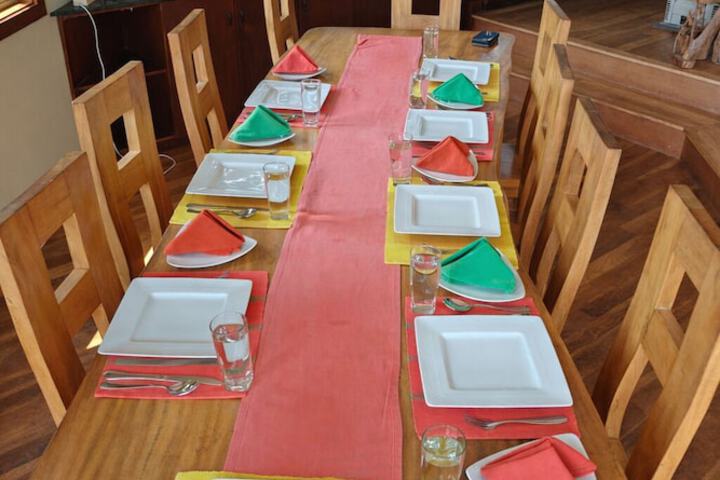 Dining 37 of 60