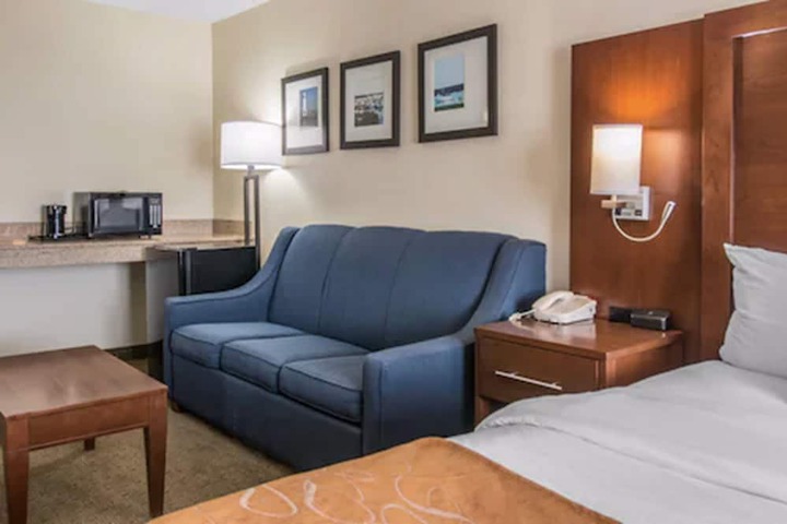 1 King Bed Suite Accessible (5 of 20)