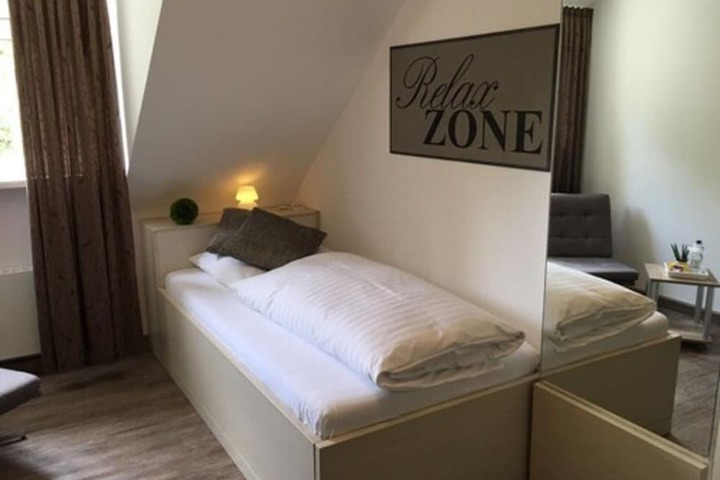 Room 3 of 48