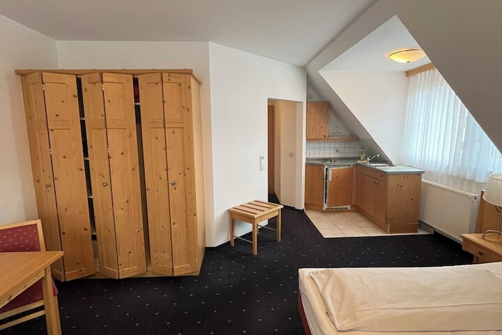 Room 8 of 30