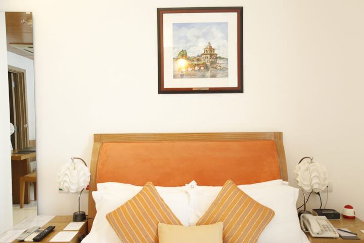 Room 9 of 49