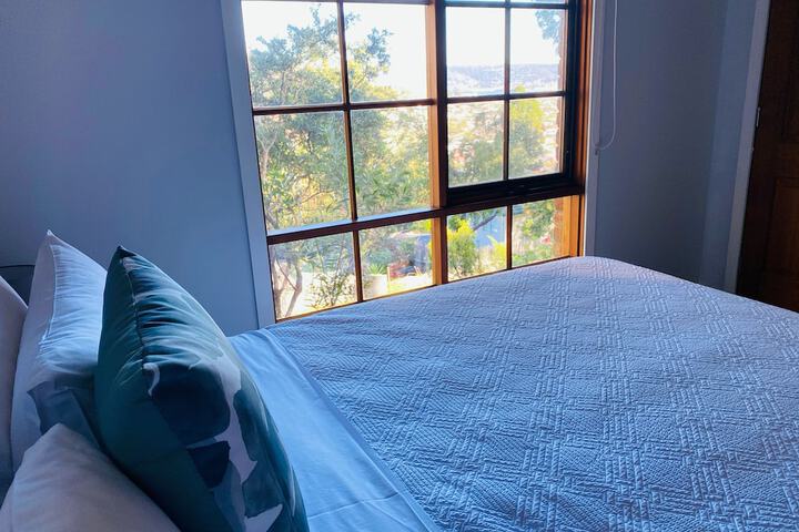 Room 5 of 16