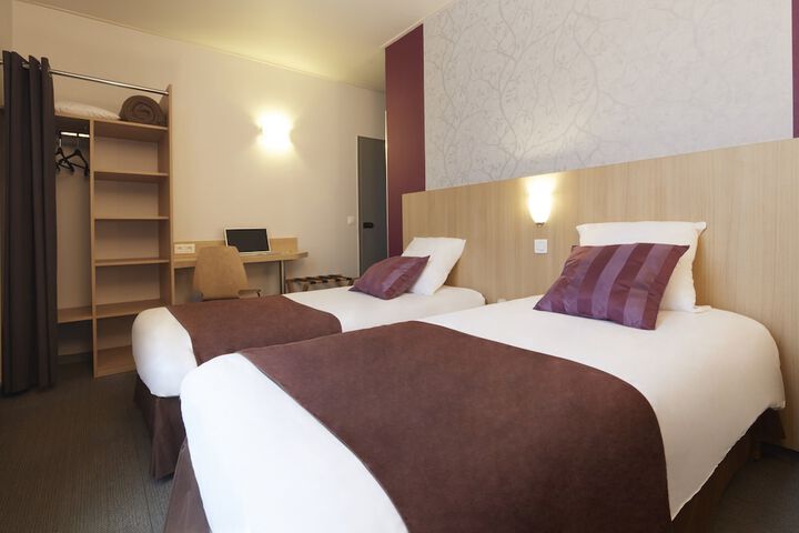 Room 8 of 31